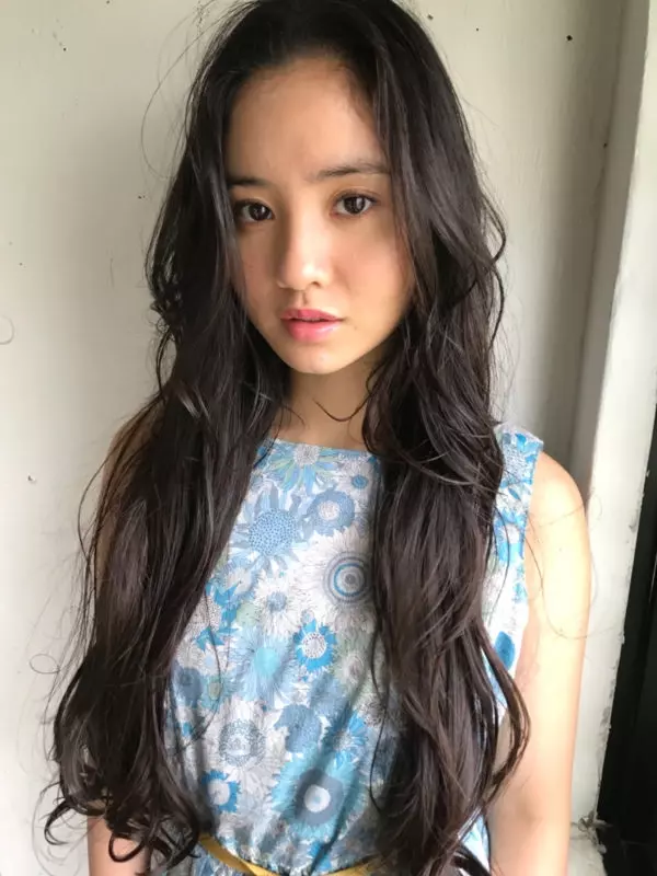 黒髪でも重く見えないロング ミディアムのおすすめヘアカタログ ローリエプレス