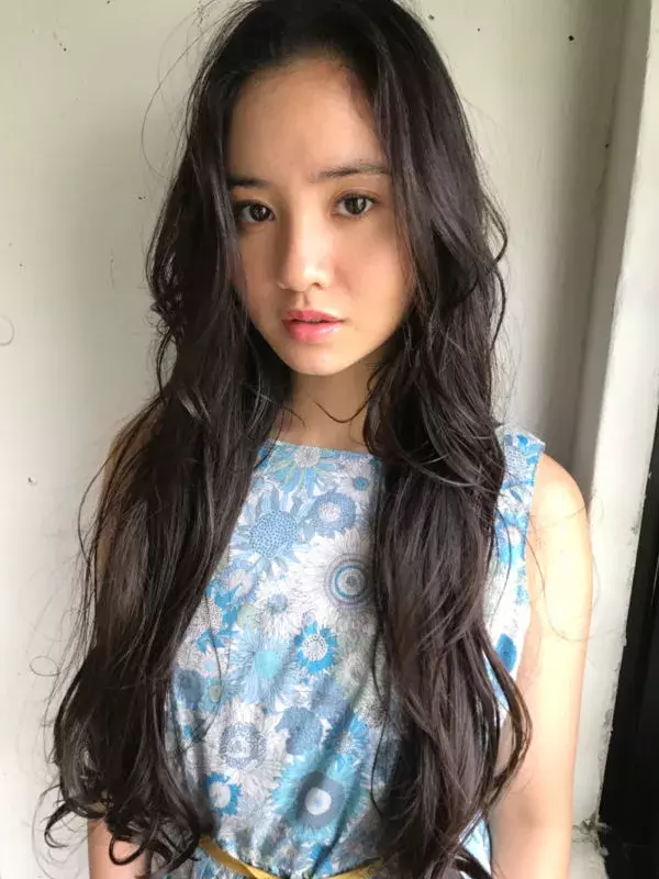 黒髪でも重く見えないロング ミディアムのおすすめヘアカタログ ローリエプレス