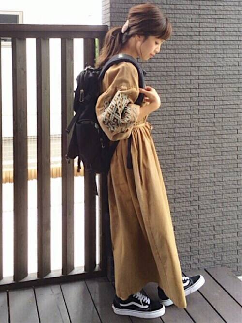スカート リュックがかわいい 秋はリュックでアクティブコーデを楽しもう ローリエプレス
