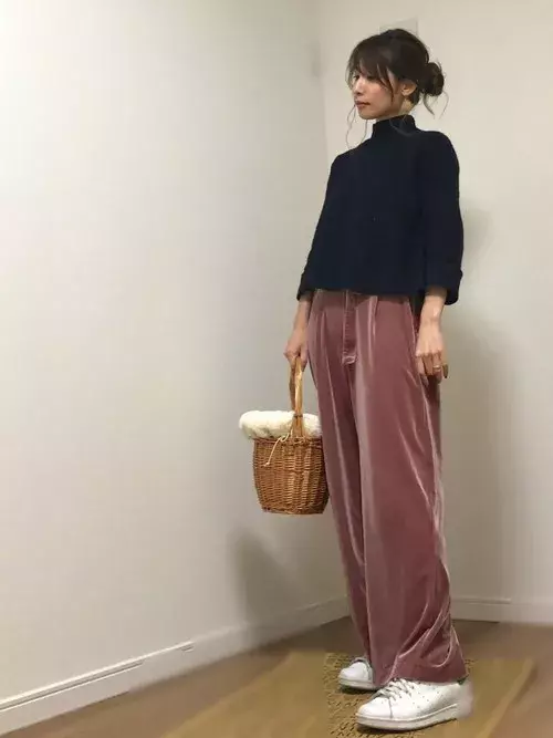 冬におすすめのベロアアイテムで 女っぽコーデの完成 ローリエプレス