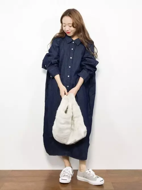 きちんと感とおしゃれ感の両立 春のお出かけにシャツワンピが使える ローリエプレス