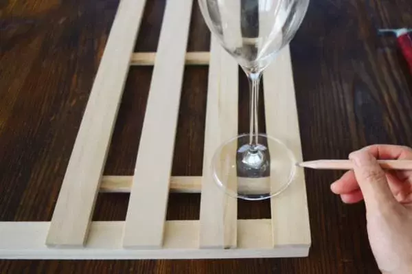 連載 100均diy すのこでワイングラスをかっこよく収納できる吊り下げラックを作ろう ローリエプレス