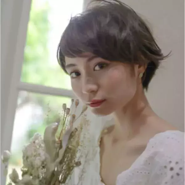 アシメバングはやりすぎないほうが可愛い ショートでもロングでも ほんのりアシメなバングがおすすめ ローリエプレス