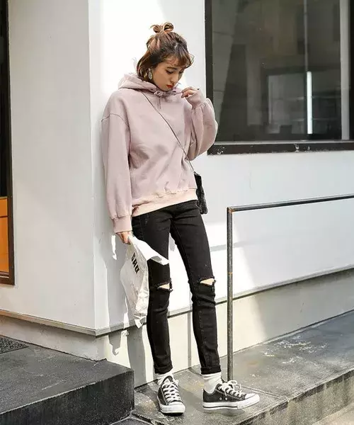 アクティブな春は快適に歩ける足元に スニーカーで楽々コーデ ローリエプレス