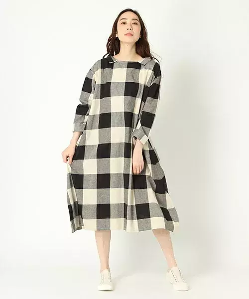 いろいろな雰囲気を楽しんで 春はおしゃれなチェック柄のワンピースを着こなそう ローリエプレス