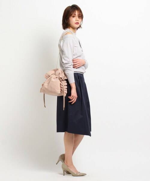 いつものコーデにちょい足しで可愛く パステルピンクのショルダーバッグを取り入れよう ローリエプレス