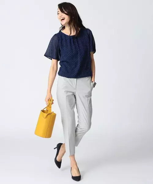 季節感をちょい足し イエローのショルダーバッグを使った春の大人女子コーデ ローリエプレス