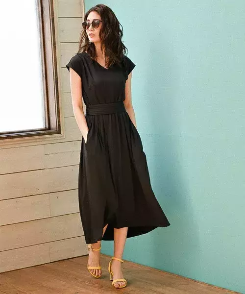 夏のスタイリッシュなワンピースコーデ15選 大人シックでクールビューティーに ローリエプレス