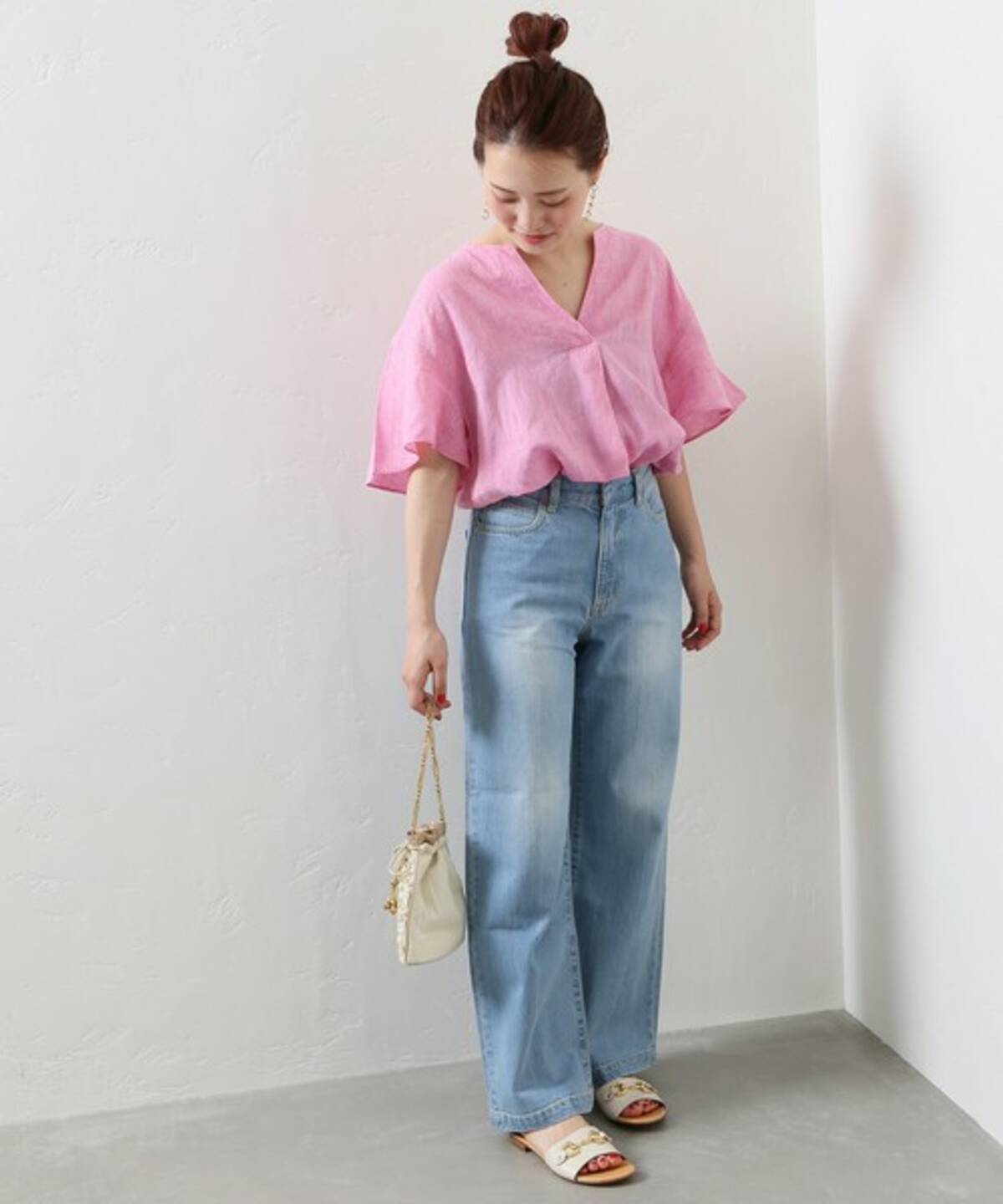 ピンクはトップスで取り入れるのがおすすめ ピンクトップスを使った春コーデをチェック ローリエプレス