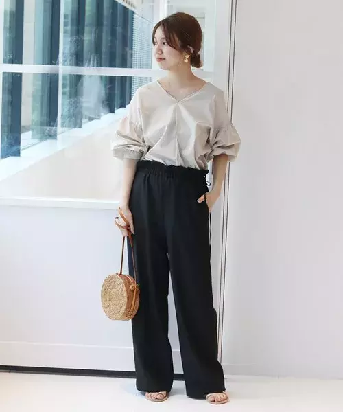 春夏の黒パンツの着こなし術とは おしゃれな大人女子コーデをご紹介します ローリエプレス