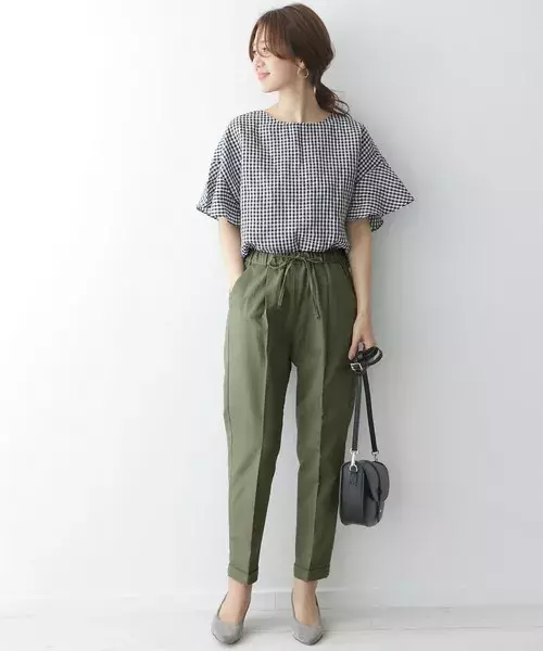 アースカラーの魅力 カーキパンツ スカートを春夏も楽しもう ローリエプレス アースカラーの魅力 カーキパンツ スカートを春夏も楽しもう ローリエプレス