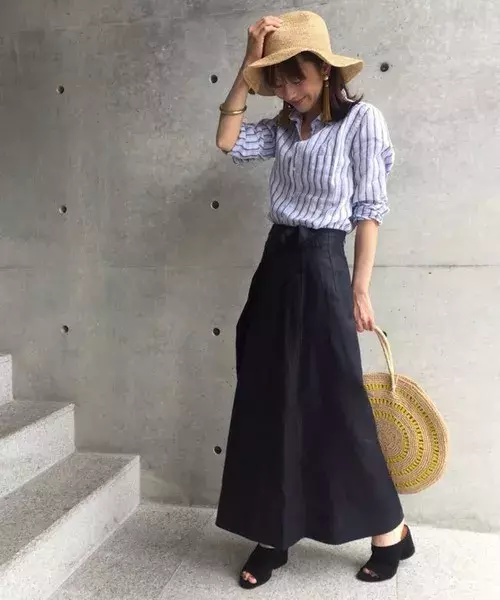 暑い夏を快適に過ごす リネンスカートを使った大人の軽やかコーディネートをご紹介 ローリエプレス