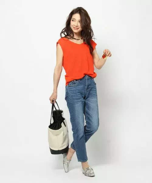 暑さにも負けない夏コーデを オレンジのノースリーブトップスで作る大人女子コーデまとめ ローリエプレス