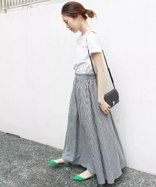 夏のチェック柄はスカートで取り入れる 大人可愛いチェックスカートコーデ集 ローリエプレス