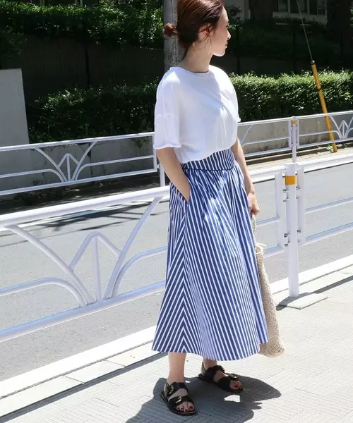 すっきり見えを狙って ストライプスカートで作る大人女子コーデまとめ ローリエプレス