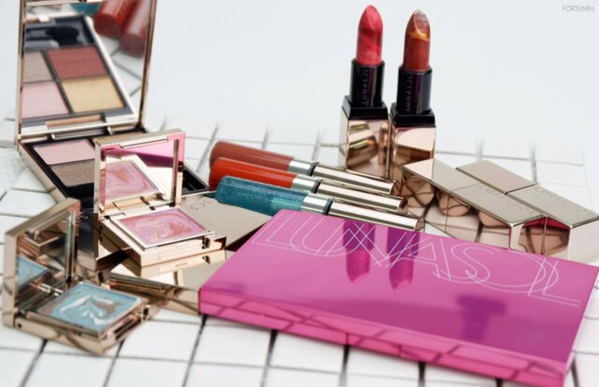 クリスマスコフレ Lunasolから マージングカラーアイズ ローリエプレス