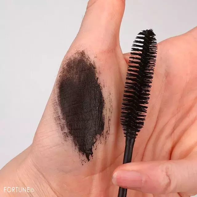 セザンヌ アホ毛 白髪をひと塗りで隠す ヘアケアマスカラ を検証 ローリエプレス