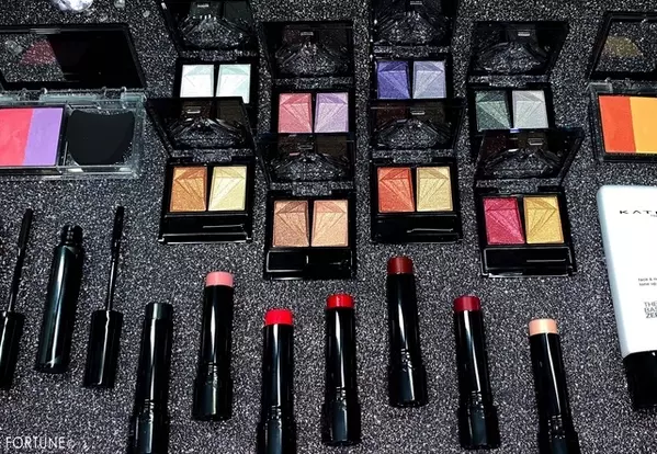 Kate19秋コスメ速報 新作7アイテムを徹底レビュー ローリエプレス