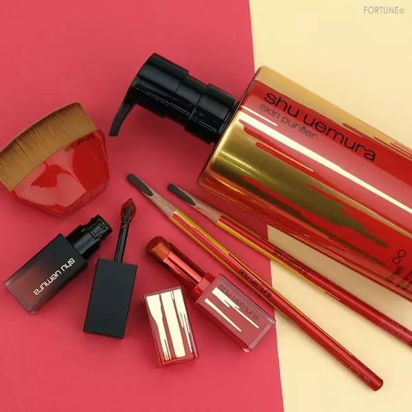 シュウ ウエムラ 21ニューイヤー新作 限定パッケージを纏ったスター商品が発売 ローリエプレス