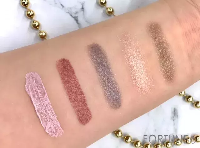 アイシャドウ パウダー だけじゃない ツヤ感重視 の大人アイシャドウ ローリエプレス アイシャドウ パウダー だけじゃない ツヤ感重視 の大人アイシャドウ ローリエプレス