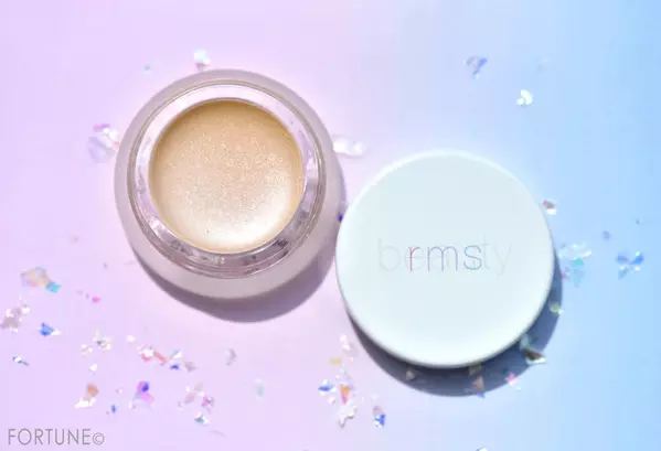 Rms Beautyの１番人気のハイライター ルミナイザー に シャンパンローズルミナイザーが登場 ローリエプレス
