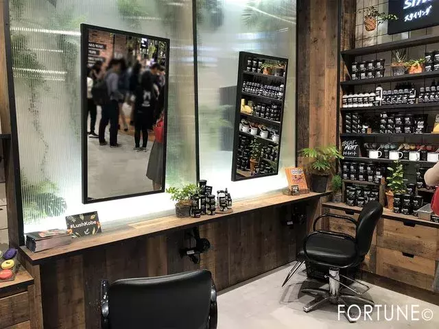 4 27オープン 日本最大規模の店舗 Lush 神戸三宮店 を取材 華やかなプレオープンパーティーの様子もレポ ローリエプレス