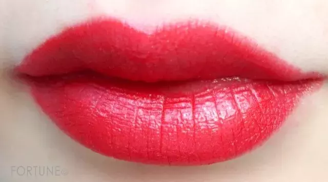 赤リップお化けになってない 定番の赤リップこそ難しい そう感じている人へ 赤リップ選びのコツとは ローリエプレス