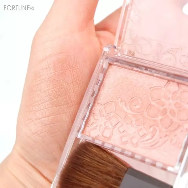 セザンヌ 年秋新色 ボリュームラッシュマスカラ ローリエプレス