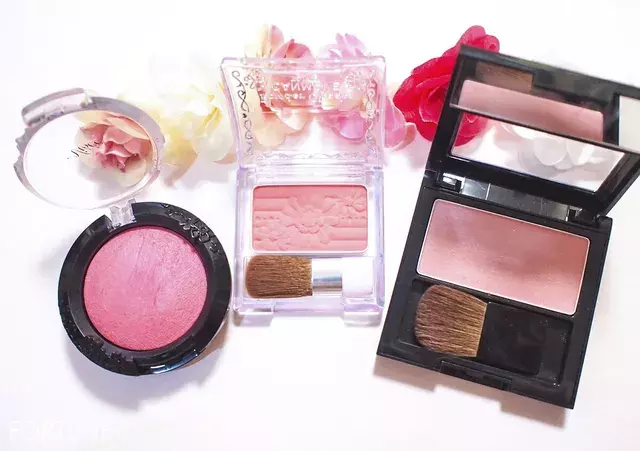 パウダーチークの色持ちを比較検証 ドラックストアで買える プチプラでコスパが良いピンクチークは ローリエプレス パウダーチークの色持ちを比較検証 ドラックストアで買える プチプラでコスパが良いピンクチークは ローリエプレス