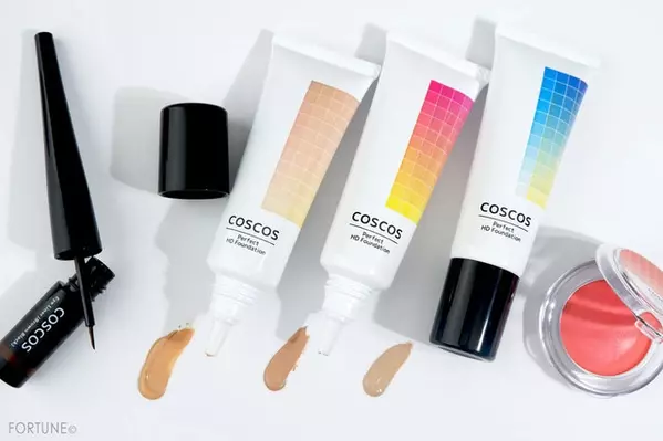 美肌フィルター級 加工や修正に頼らない 肌映えコスメ Coscos コスコス の大人気ファンデに新色が登場 ローリエプレス