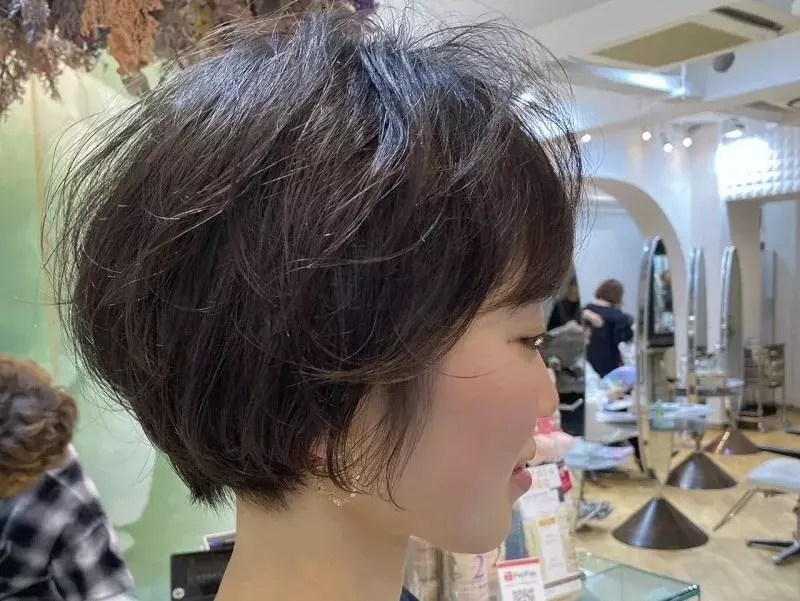 美容室帰りのスタイル続く ショートヘア向け ゆるふわパーマスタイル カタログ ローリエプレス