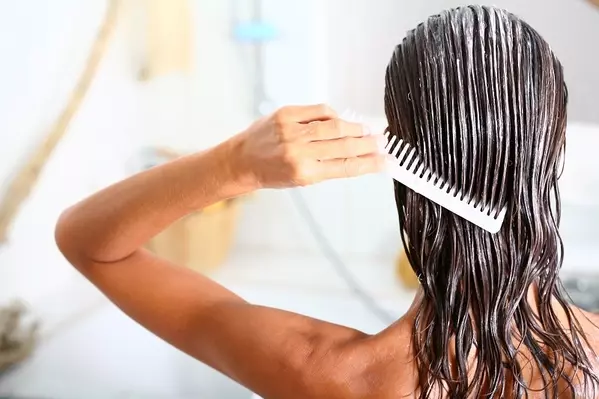 実はやるべきことが違った 朝と夜のヘアケア 使い分けのコツまとめ ローリエプレス