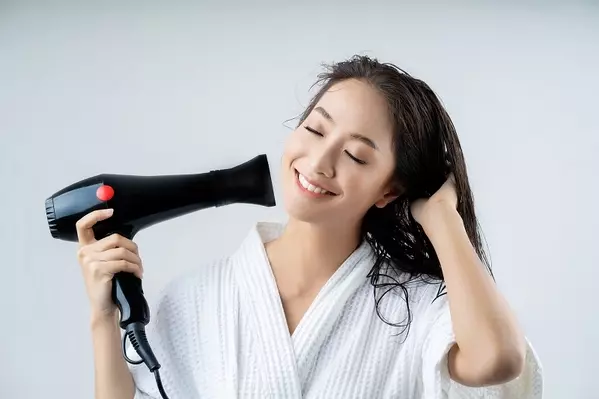 実はやるべきことが違った 朝と夜のヘアケア 使い分けのコツまとめ ローリエプレス