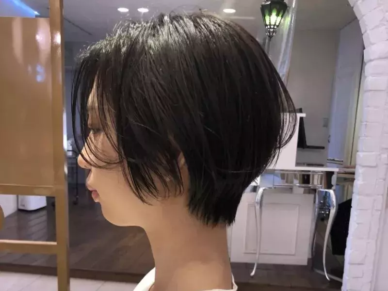クセづいた分け目 膨らむ襟足 ショートヘアのお悩みを一気に解決するオーダー方法 ローリエプレス