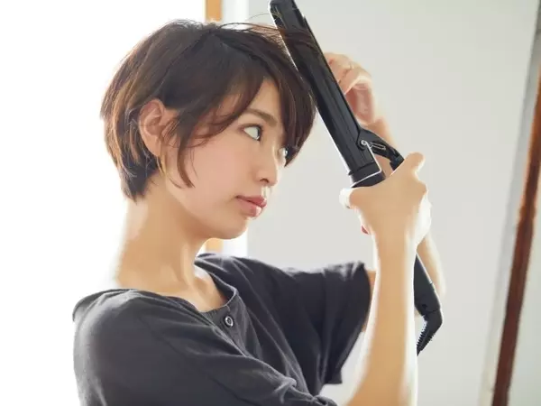 湿った髪にヘアアイロンはng 美容師直伝 お風呂あがり 濡れ髪 のngヘアケア7選 ローリエプレス