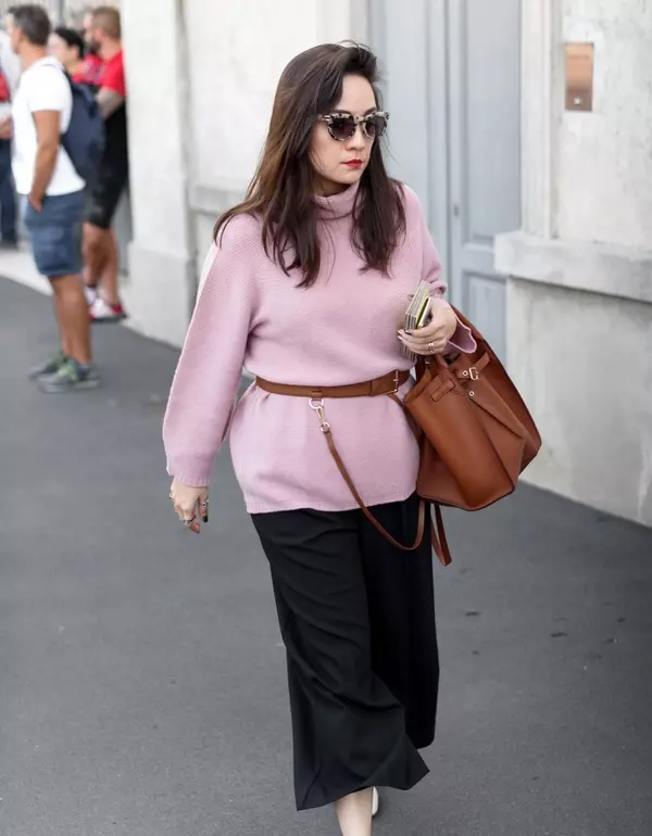 150 台コーデ もたつくお腹まわり スッキリ見える ニットの着痩せ術 5選 ローリエプレス