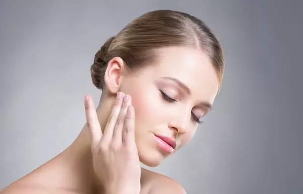 手の使い方を変えれば肌は確実に変わる 洗顔 化粧水 スキンケアの正しい手とは ローリエプレス