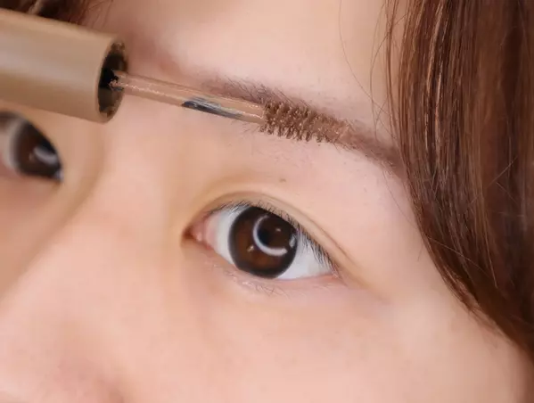 髪色に合わせて眉の印象変えてみる ヘアカラー別おすすめ アイブロウマスカラ 選びました ローリエプレス