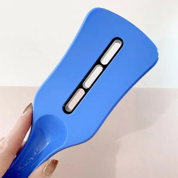 絡まりやすい髪も瞬時にスルン 魔法のブラシ タングルティーザー 徹底レポ ローリエプレス