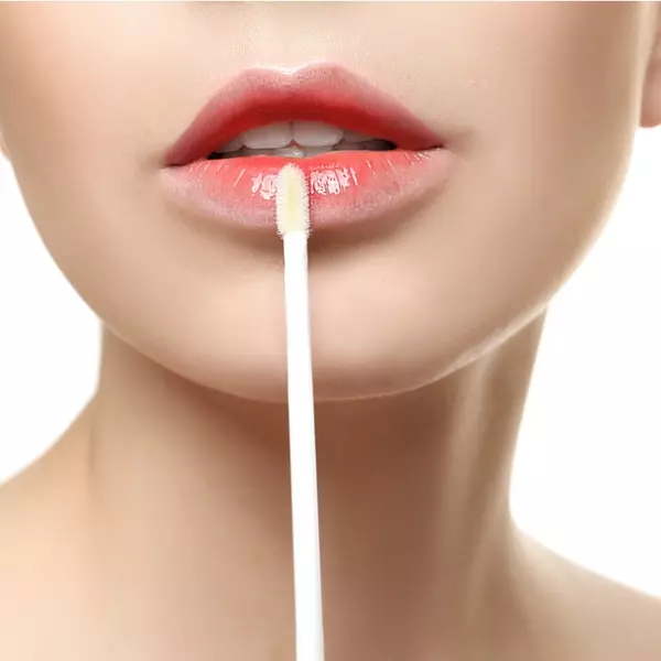 唇の皮むけにはどう対処する 簡単に実践できる リップパック 方法 ローリエプレス