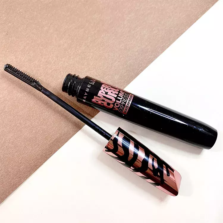 美しく自然なまつ毛を目指すなら コームタイプ のマスカラが必須 ローリエプレス