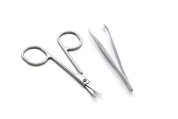 自分でできる 眉カット の仕方 ボサ眉からキリッと美眉に変身しよう ローリエプレス