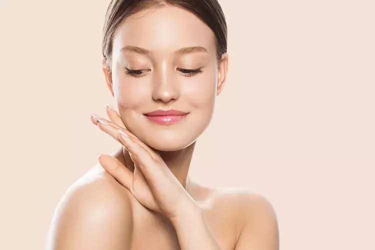 夏に増えるニキビの原因と対策 適切なスキンケアで凹凸のないつるすべ肌を目指す ローリエプレス