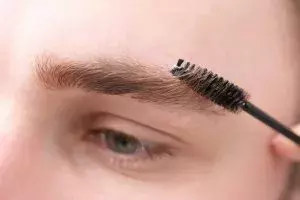 保存版 眉マスカラの使い方 選び方を徹底解説 ローリエプレス 保存版 眉マスカラの使い方 選び方を徹底解説 ローリエプレス