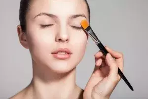 パンダ目になりやすい 原因は ならない為の予防方法 化粧直しのコツも ローリエプレス パンダ目になりやすい 原因は ならない為の予防方法 化粧直しのコツも ローリエプレス