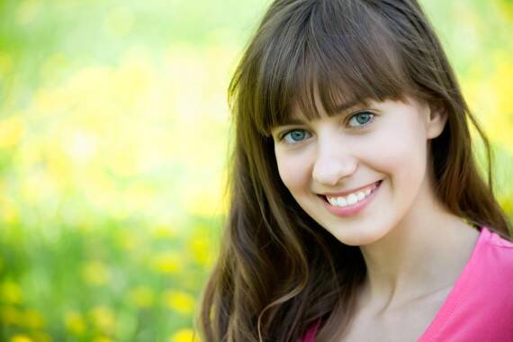 ぱっつん前髪の切り方 簡単セルフカット 軽めにする調整ポイントも確認 ローリエプレス