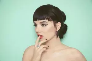 前髪を伸ばす方法は 早く伸ばしたい方に意識してほしいポイント7つ ローリエプレス