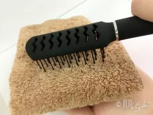実は汚れが溜まっているんです ヘアブラシを正しく洗っていつでも清潔に ローリエプレス