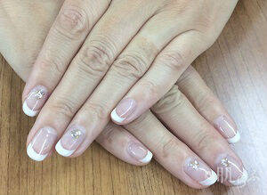 結婚式お呼ばれネイルのマナーとネイルデザイン70選 ローリエプレス