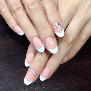 結婚式お呼ばれネイルのマナーとネイルデザイン70選 ローリエプレス